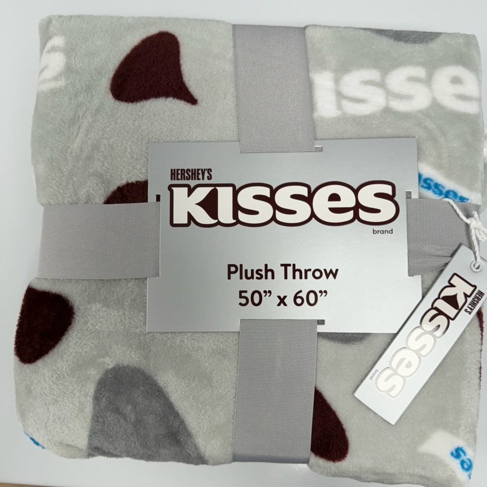 NWT Hershey’s Kisses Silver Plush Throw Blanket 50”x60” Candy Chocolate Hershey